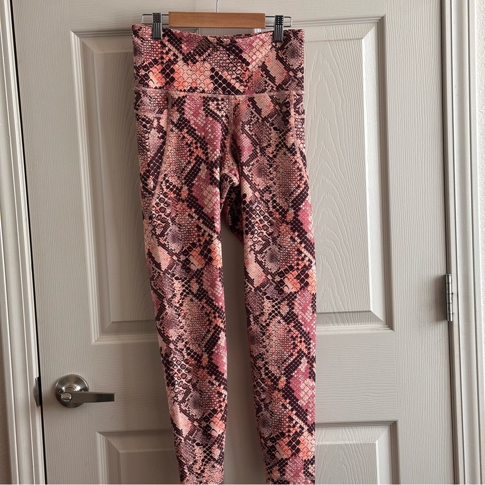 Old Navy Active Snake Print Go-Dry Elevate Leggings Women’s Size M